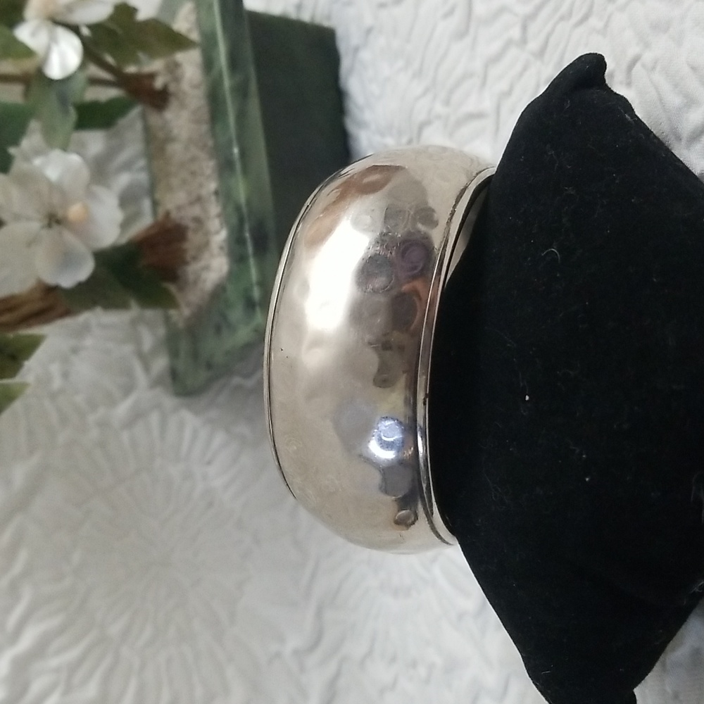 Silver Tone Hammered Fashion Fun Bracelet - Picture 4 of 6